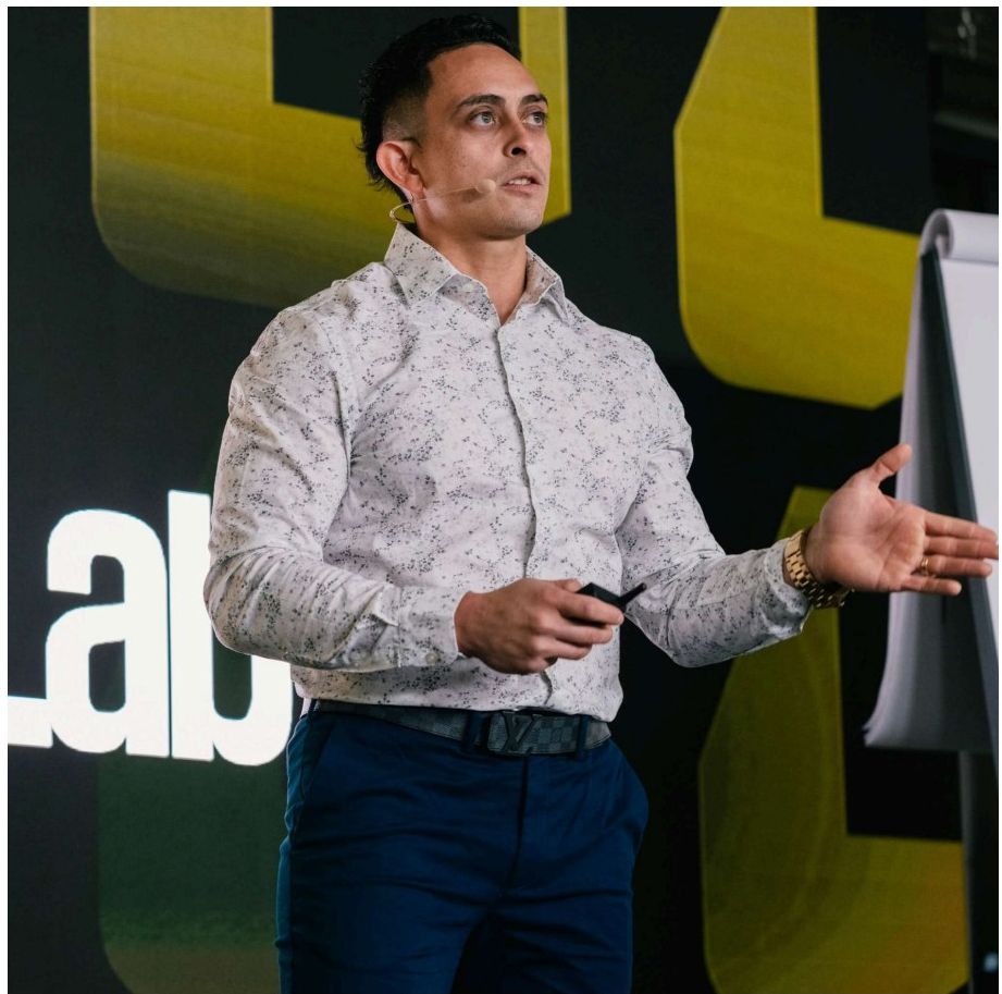 Jonathan Montoya presenting on stage at the Side Hustle Summit